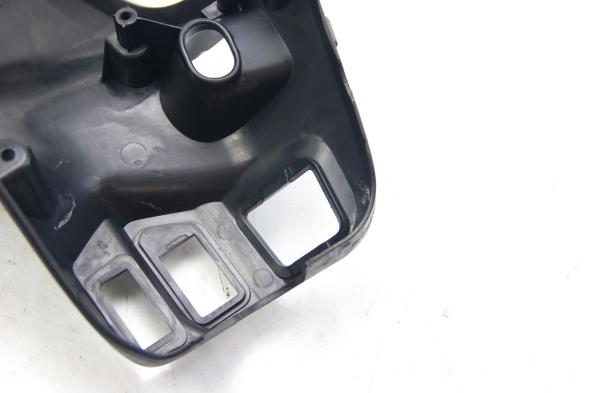 photo de COFANO MANUBRIO POSTERIORE SUZUKI SIXTEEN 125 (2008 - 2010)