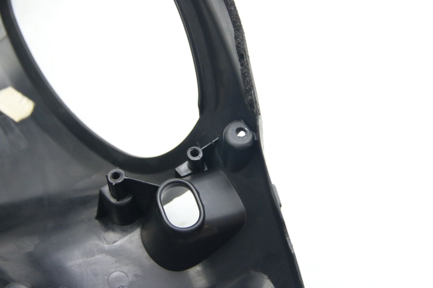 photo de COFANO MANUBRIO POSTERIORE SUZUKI SIXTEEN 125 (2008 - 2010)