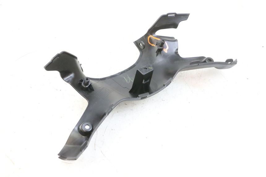 photo de COPRIMANUBRIO POSTERIORE YAMAHA TRICITY 300 (2020 - 2024) - Dettagli dei punti di fissaggio