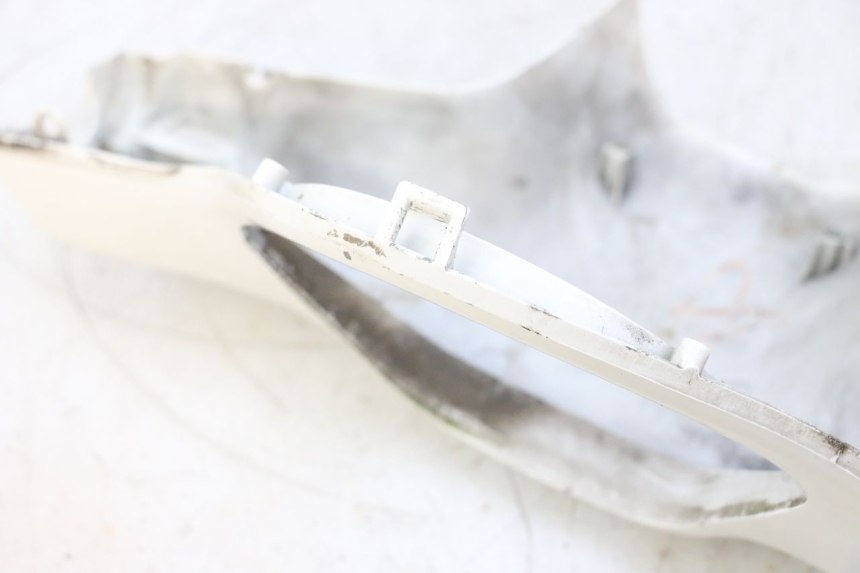 photo de COPRIMANUBRIO POSTERIORE PIAGGIO VESPA GTS SUPER IE 125 (2009 - 2016) - Primo piano tecnico