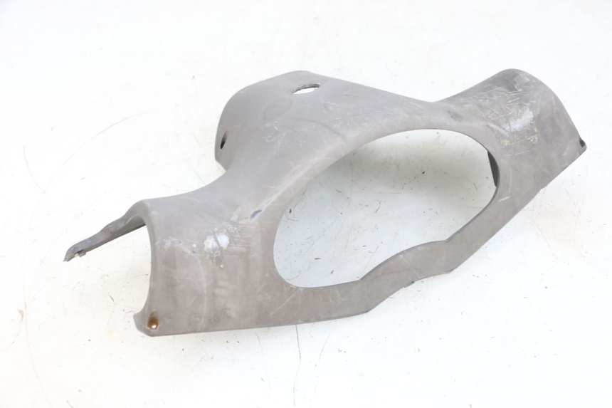 photo de COPERCHIO MANUBRIO POSTERIORE PEUGEOT VIVACITY 100 (1999 - 2008) - Dettagli dei punti di fissaggio