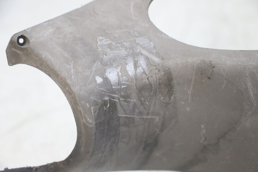 photo de COPERCHIO MANUBRIO POSTERIORE PEUGEOT VIVACITY 100 (1999 - 2008) - Marcature e riferimenti originali