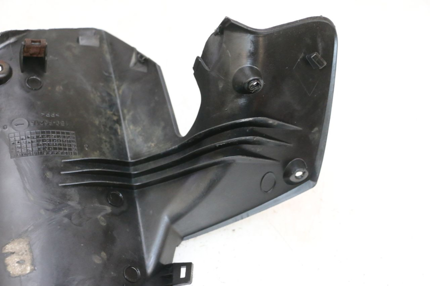 photo de COPRI MANUBRIO POSTERIORE YAMAHA XMAX X-MAX 125 (2006 - 2009) - Dettaglio del componente