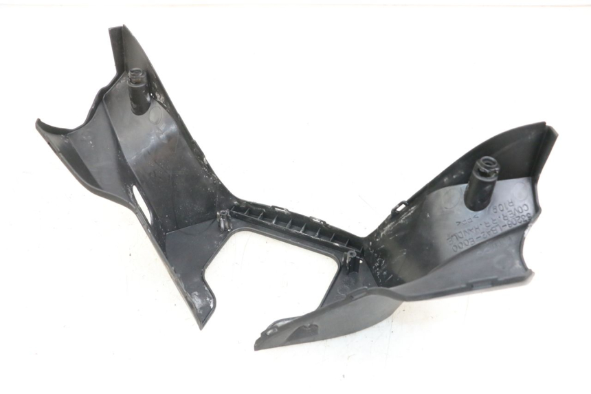 photo de COPERCHIO MANUBRIO POSTERIORE KYMCO XCITING 250 (2006 - 2009)