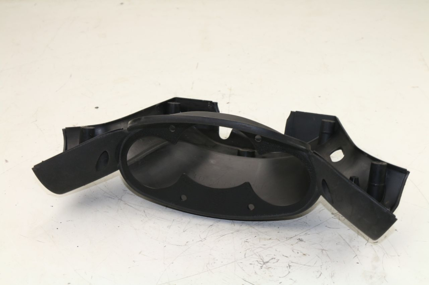 photo de COPERCHIO MANUBRIO POSTERIORE YAMAHA YP MAJESTY 125 (2007 - 2010)