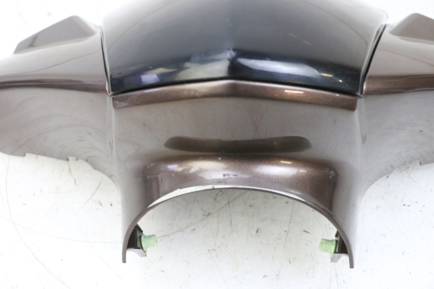 photo de COFANO MANUBRIO ANTERIORE PEUGEOT KISBEE 2T 50 (2010 - 2017) - Dettaglio del componente