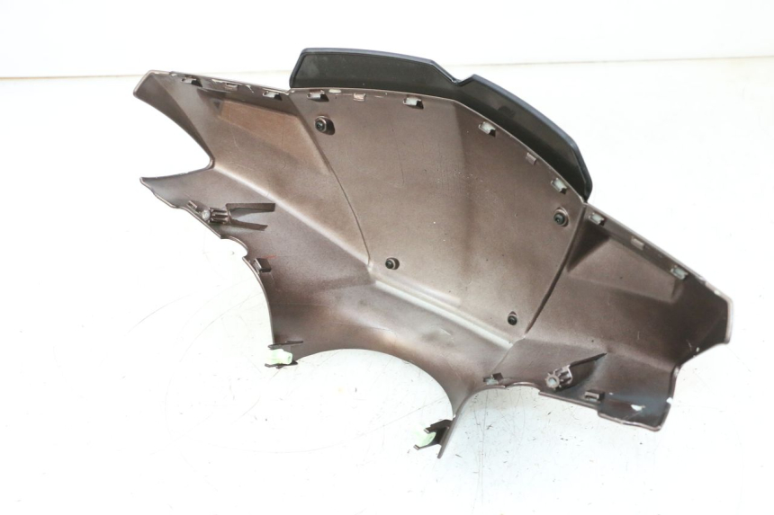 photo de COFANO MANUBRIO ANTERIORE PEUGEOT KISBEE 2T 50 (2010 - 2017) - Primo piano tecnico