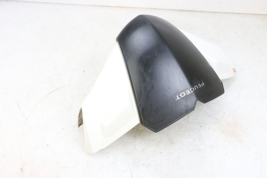 photo de COFANO MANUBRIO ANTERIORE PEUGEOT KISBEE 4T 50 (2010 - 2017) - Caratteristiche distintive