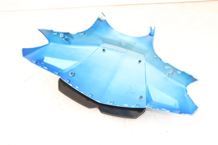 photo de COFANO MANUBRIO ANTERIORE PEUGEOT KISBEE 4T 50 (2010 - 2017) - Primo piano ad alta risoluzione