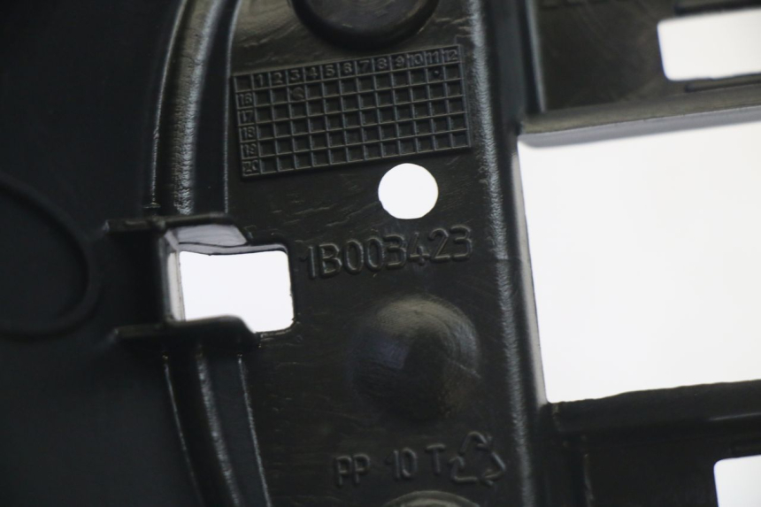 photo de COPRIMANUBRIO ANTERIORE PIAGGIO MP3 HPE 350 (2018 - 2020) - Primo piano tecnico