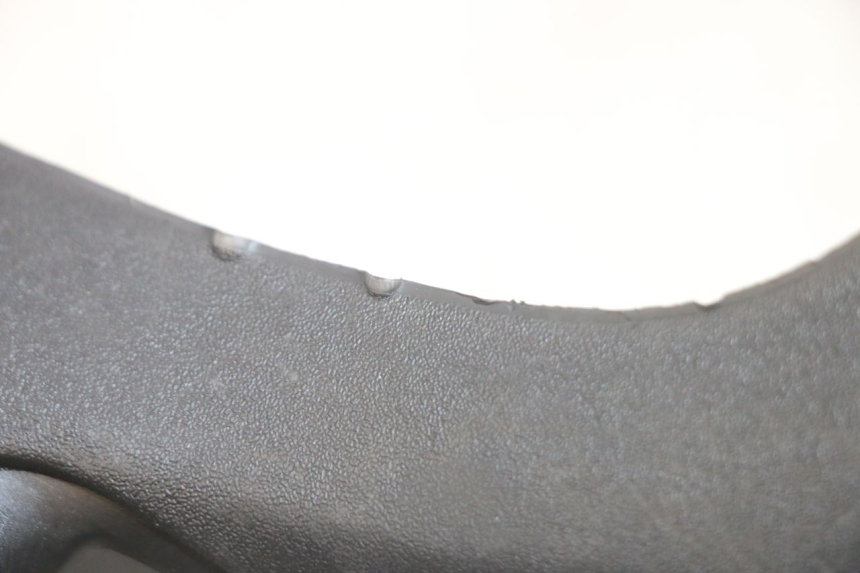 photo de COPRIMANUBRIO ANTERIORE PIAGGIO MP3 HPE 300 (2019 - 2026) - Primo piano tecnico