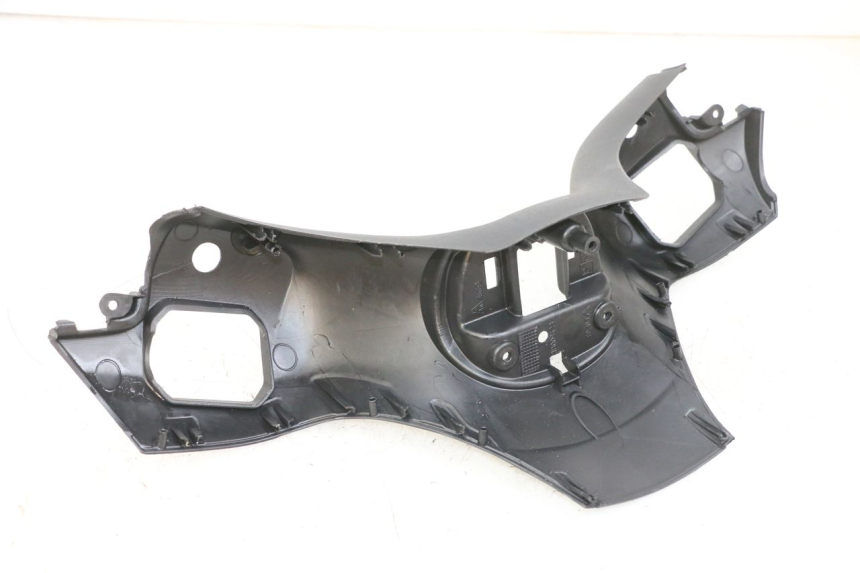 photo de COPRIMANUBRIO ANTERIORE PIAGGIO MP3 500 (2016 - 2018) - Dettagli dei punti di fissaggio