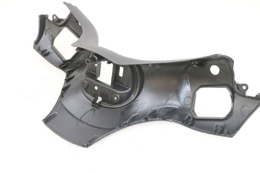 photo de COPRIMANUBRIO ANTERIORE PIAGGIO MP3 500 (2016 - 2018) - Stato della superficie e materiale