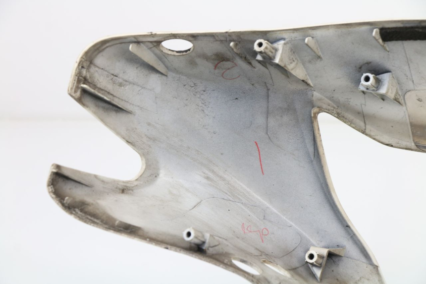 photo de COFANO MANUBRIO ANTERIORE SUZUKI SIXTEEN 125 (2008 - 2010)