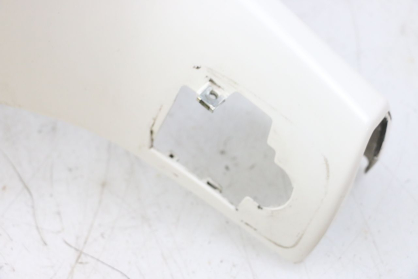 photo de COPERCHIO MANUBRIO ANTERIORE PIAGGIO VESPA GTS SUPER IE 125 (2009 - 2016) - Primo piano ad alta risoluzione