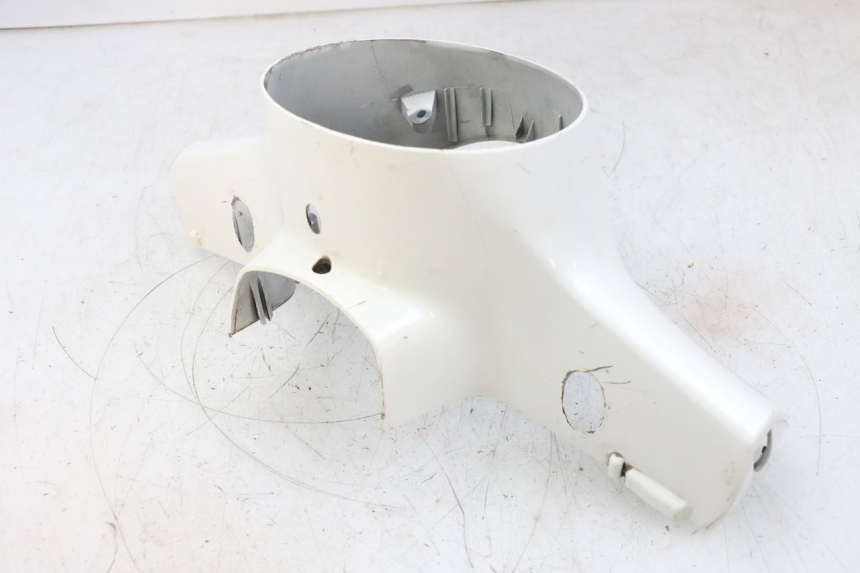 photo de COPERCHIO MANUBRIO ANTERIORE PIAGGIO VESPA GTS SUPER IE 125 (2009 - 2016) - Focus sulla struttura