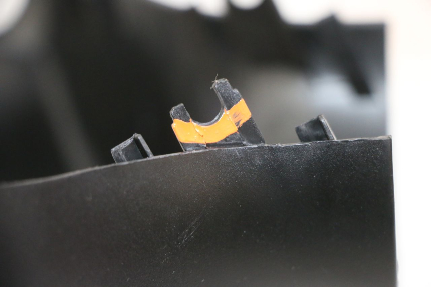 photo de COFANO MANUBRIO ANTERIORE PIAGGIO ZIP 2T 50 (2009 - 2019) - Dettaglio del componente