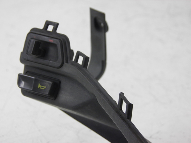 photo de COPERCHIO MANUBRIO COMANDI HONDA FES PANTHEON 125 (2003 - 2007)