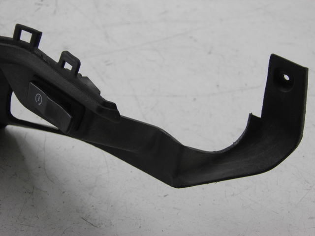 photo de COPERCHIO MANUBRIO COMANDI HONDA FES PANTHEON 125 (2003 - 2007)