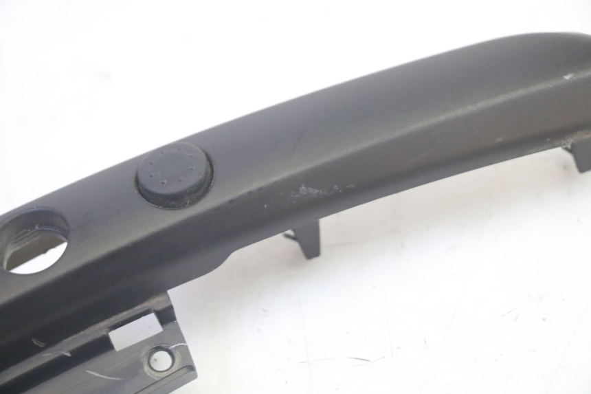 photo de COPRIMANUBRIO COMMUTATORE PIAGGIO MP3 HPE 350 (2018 - 2020) - Dettagli dei punti di fissaggio