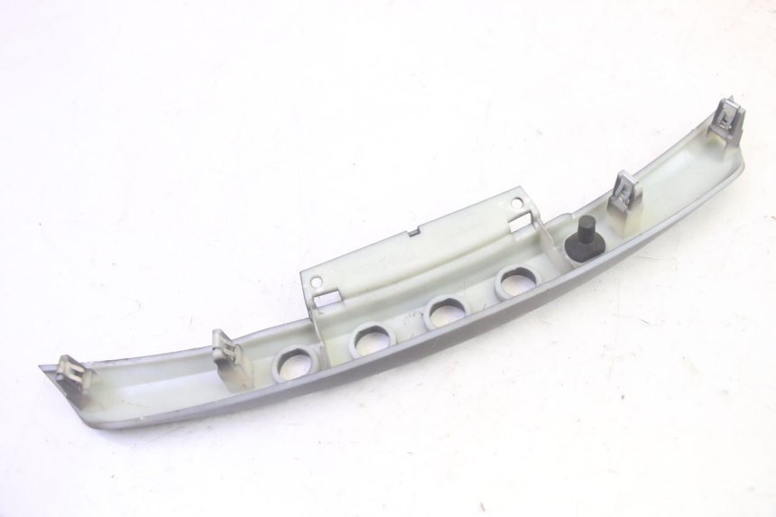 photo de COPRIMANUBRIO COMMUTATORE PIAGGIO MP3 HPE 350 (2018 - 2020) - Stato della superficie e materiale