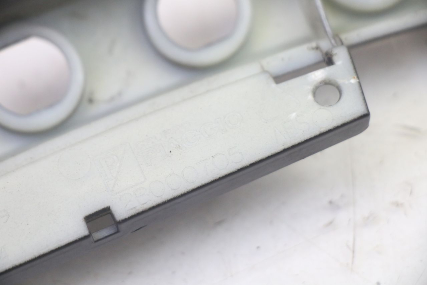 photo de COPRIMANUBRIO COMMUTATORE PIAGGIO MP3 HPE 350 (2018 - 2020) - Marcature e riferimenti originali