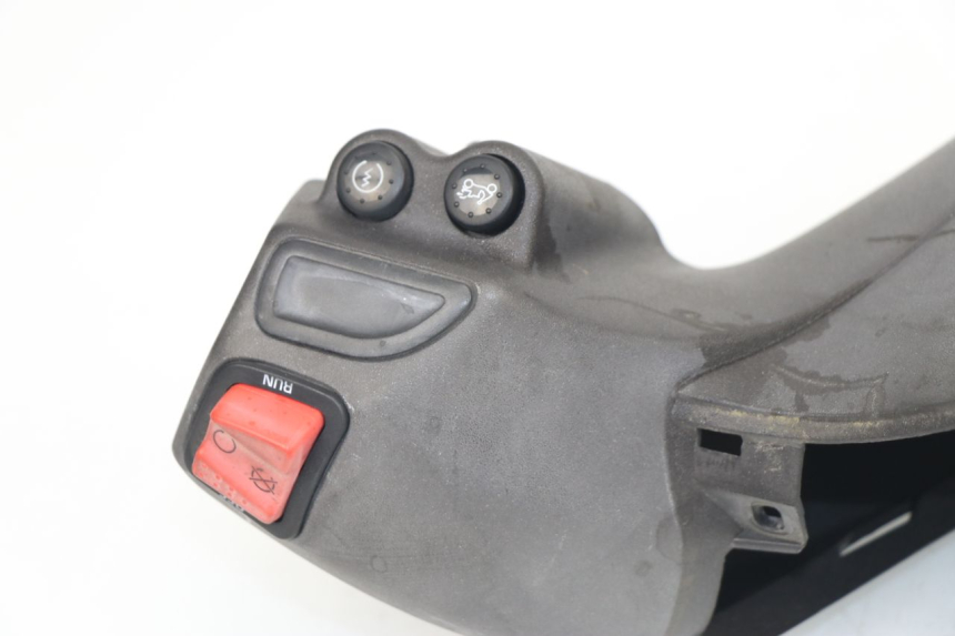 photo de COPERCHIO MANUBRIO COMANDI PIAGGIO X8 400 (2006 - 2007)