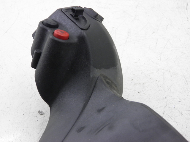 photo de COPERCHIO MANUBRIO COMANDI PIAGGIO XEVO 400 (2007) - Altra vista dell'articolo