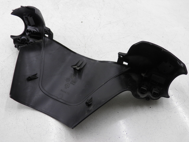 photo de COPERCHIO MANUBRIO COMANDI PIAGGIO XEVO 400 (2007) - Zoom sullo stato d'uso