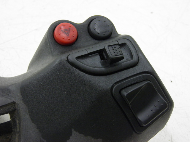 photo de COPERCHIO MANUBRIO COMANDI PIAGGIO XEVO 400 (2007) - Ricambio usato controllato