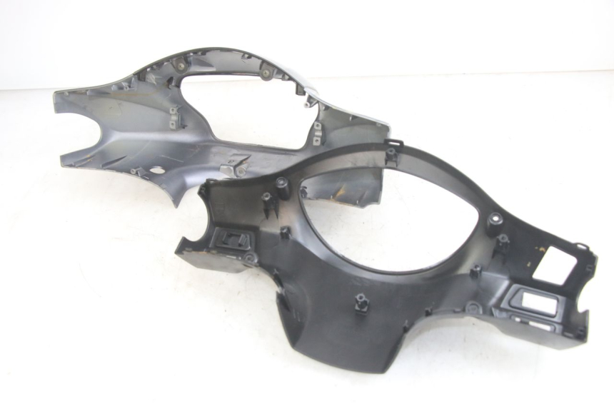 photo de COPRI MANUBRIO PEUGEOT TWEET 4T 50 (2014 - 2019)