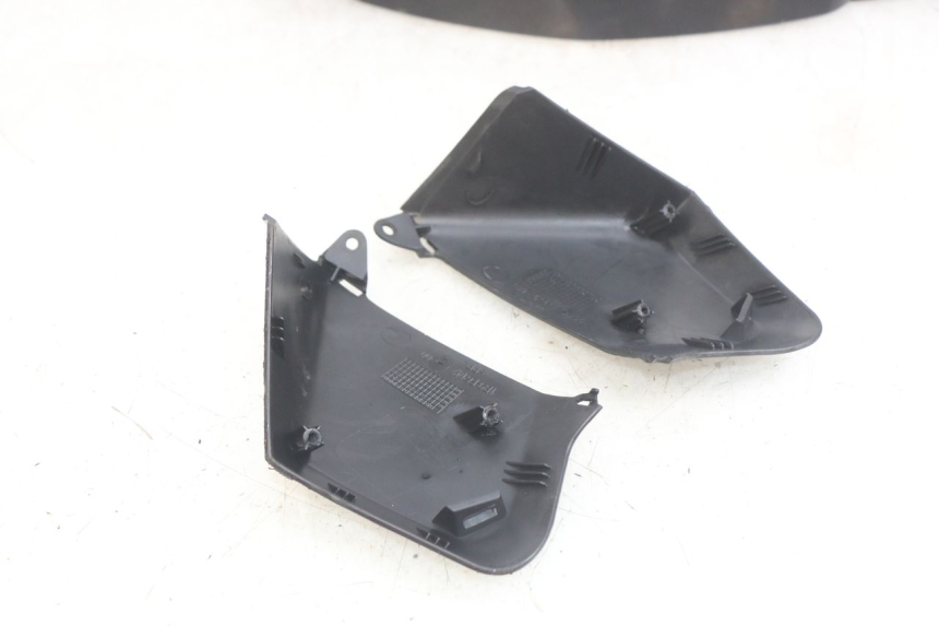 photo de COUVRE MANUBRIO YAMAHA X-MAX XMAX 250 (2006 - 2009)