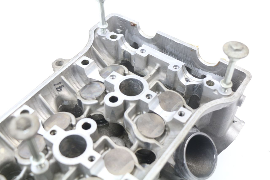 photo de Testata HONDA CBR 929 RR FIREBLADE 900 (2000 - 2001) - Dettagli dei punti di fissaggio