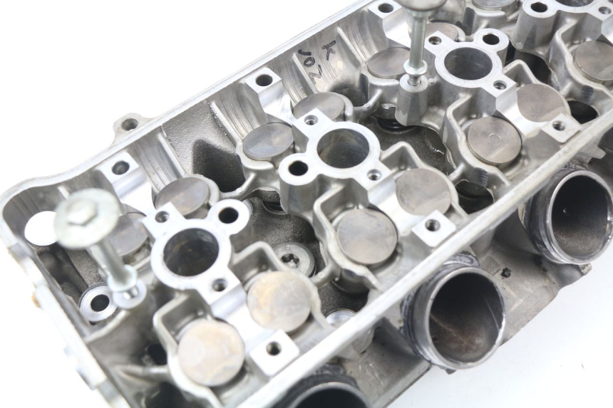 photo de Testata HONDA CBR 929 RR FIREBLADE 900 (2000 - 2001) - Stato della superficie e materiale