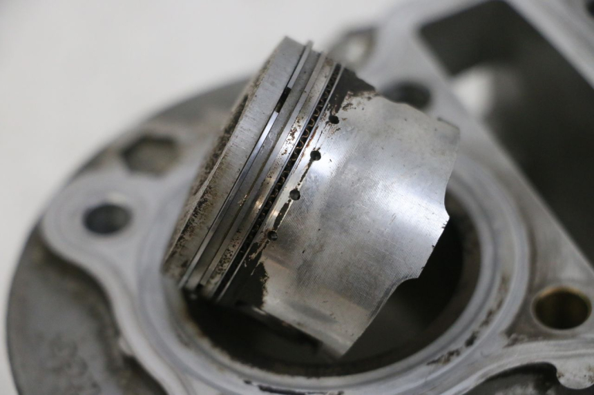 photo de CYLINDRO PISTONE KYMCO AGILITY 16+ 4T 50 (2018 - 2023) - Primo piano ad alta risoluzione