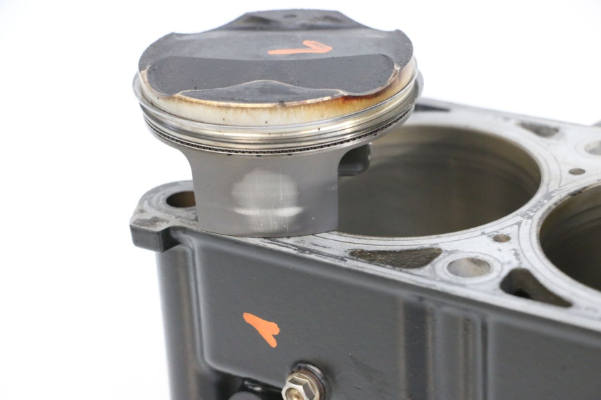 photo de CILINDRO PISTONE MV AGUSTA BRUTALE R WALLY 910 (2008 - 2008) - Dettagli dei punti di fissaggio