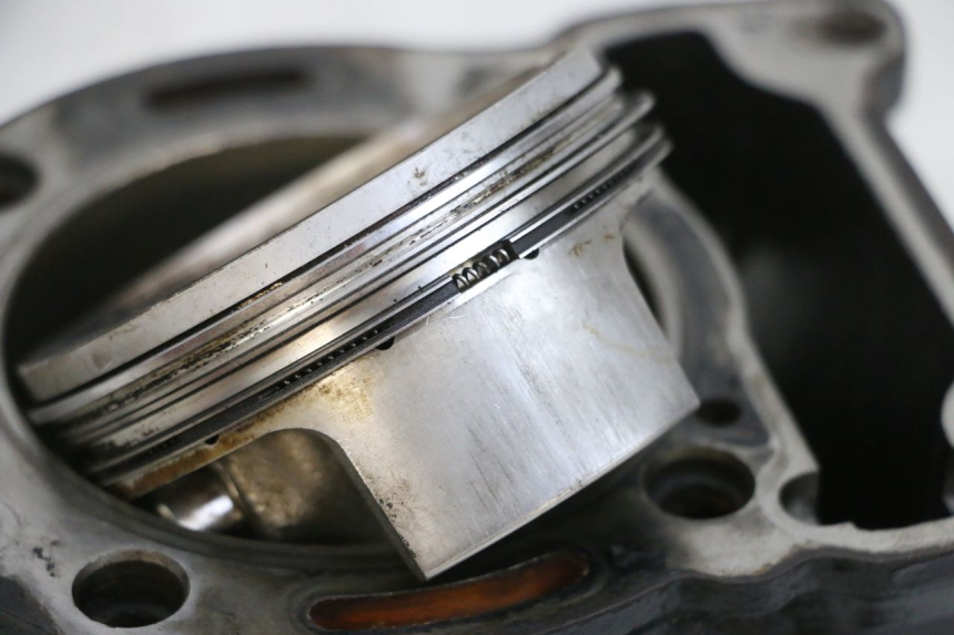 photo de CILINDRO PISTONE PIAGGIO MP3 RL 250 (2007 - 2010) - Zoom sui componenti