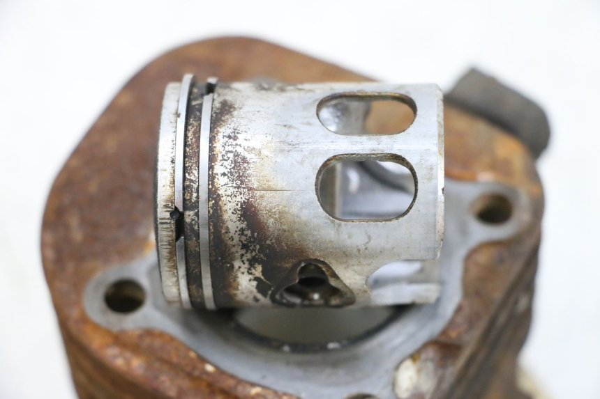 photo de CILINDRO PISTONE YAMAHA NEO'S NEOS 2T 50 (1998 - 2007) - Primo piano ad alta risoluzione