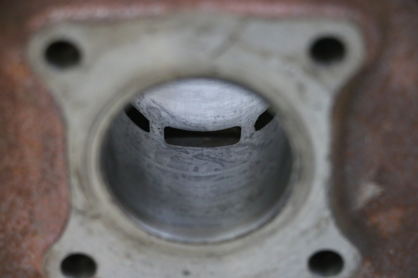 photo de CILINDRO PISTONE SYM ORBIT 2 50 (2008 - 2014) - Stato della superficie e materiale