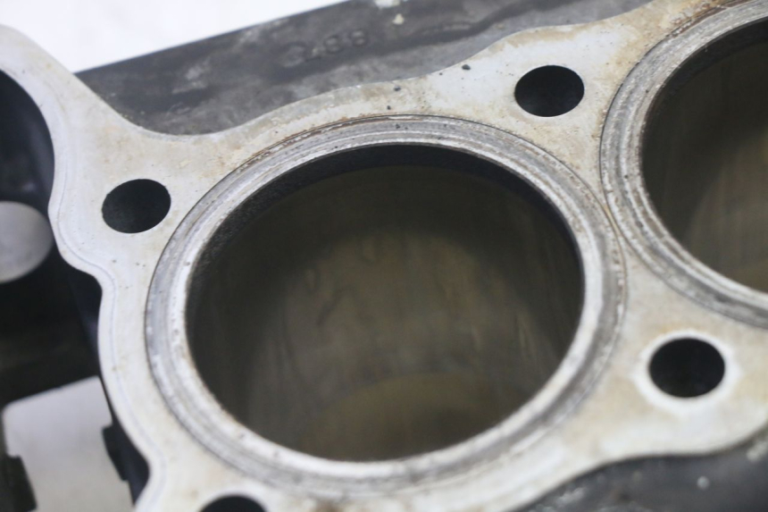 photo de CILINDRO PISTONE KAWASAKI ZR 7 750 (1999 - 2001) - Primo piano ad alta risoluzione