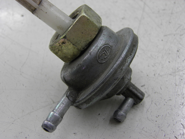 photo de DEPRESSIONE SERBATOIO PEUGEOT TWEET 4T 50 (2010 - 2014)