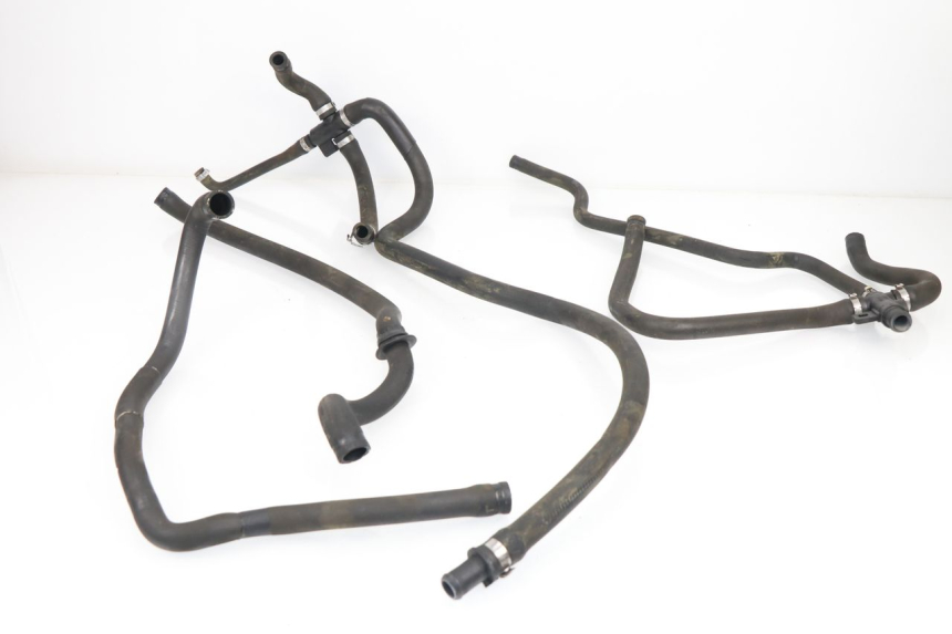 photo de Tubo del radiatore PIAGGIO VESPA GTS 125 (2007 - 2012)