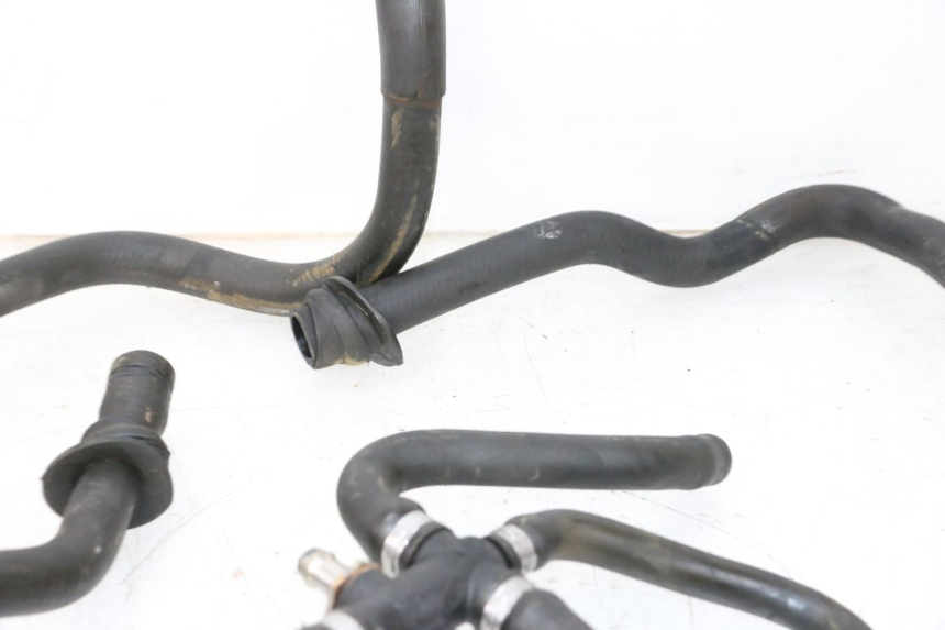 photo de TUBO DEL RADIATORE PIAGGIO VESPA GTS SUPER IE 125 (2009 - 2016) - Altra angolazione