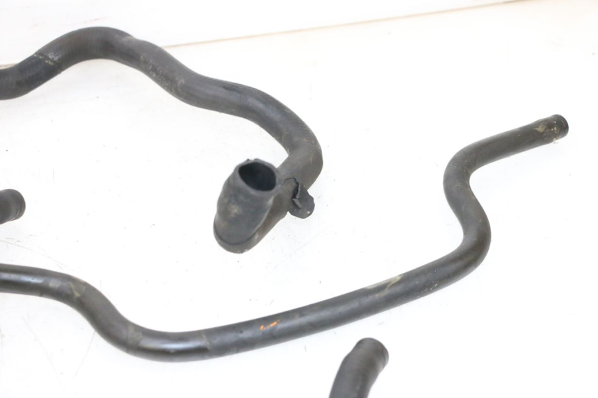 photo de TUBO DEL RADIATORE PIAGGIO VESPA GTS SUPER IE 125 (2009 - 2016) - Primo piano tecnico