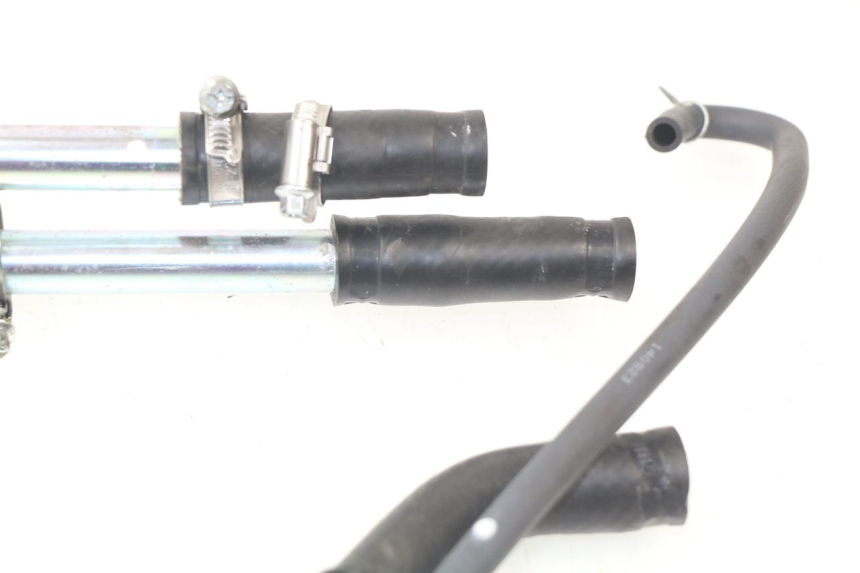 photo de Tubo del radiatore YAMAHA XMAX X-MAX ABS 125 (2014 - 2016) - Zoom sullo stato d'uso