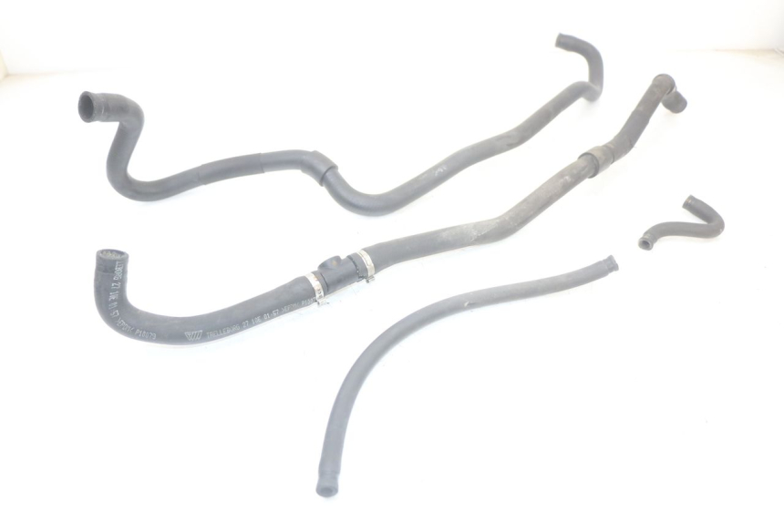 photo de TUBO DEL RADIATORE PIAGGIO XEVO - X EVO 125 (2007 - 2016) - Vista principale