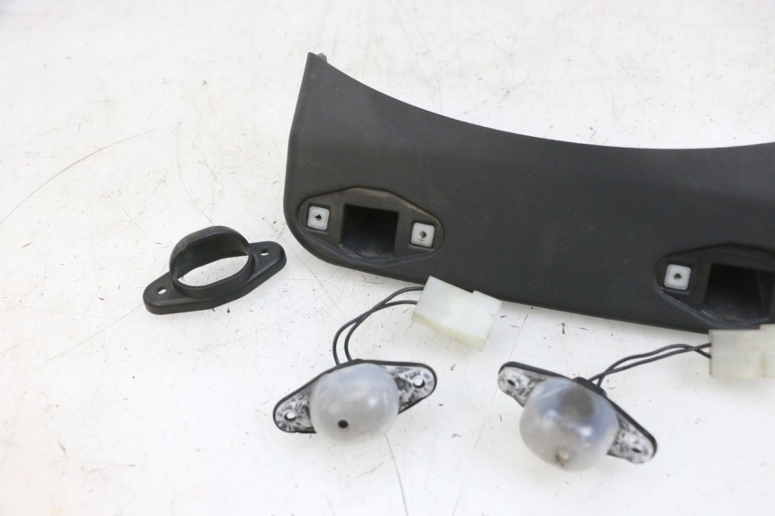 photo de LUCE TARGA PIAGGIO MP3 RL 250 (2007 - 2010) - Dettagli dei punti di fissaggio