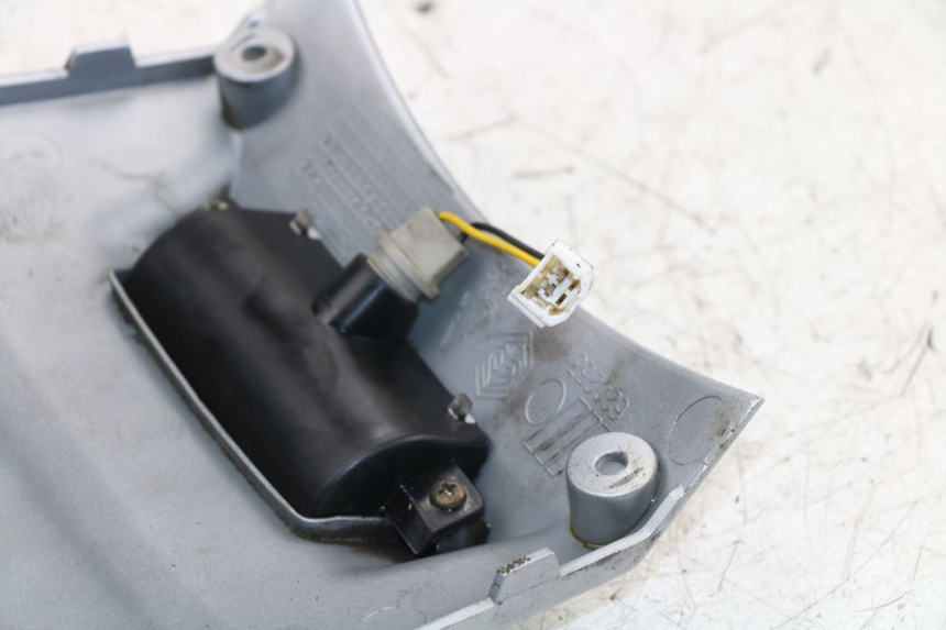 photo de Illuminazione della targa PIAGGIO X8 STREET 125 (2006 - 2007) - Zoom sullo stato d'uso