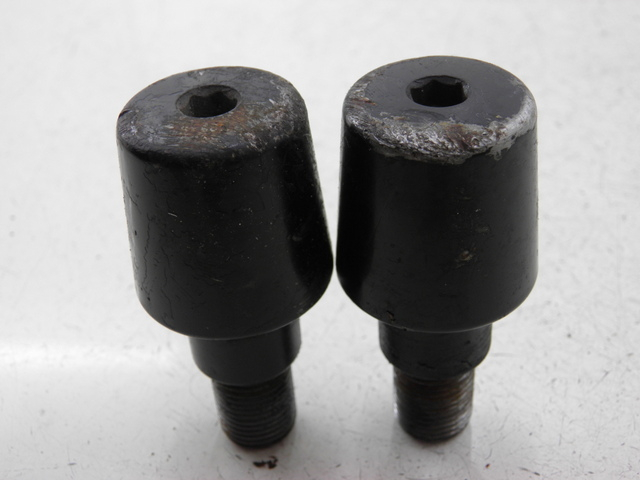 photo de Estremità del manubrio YAMAHA TDM 900 (2004 - 2006) - Zoom sullo stato d'uso