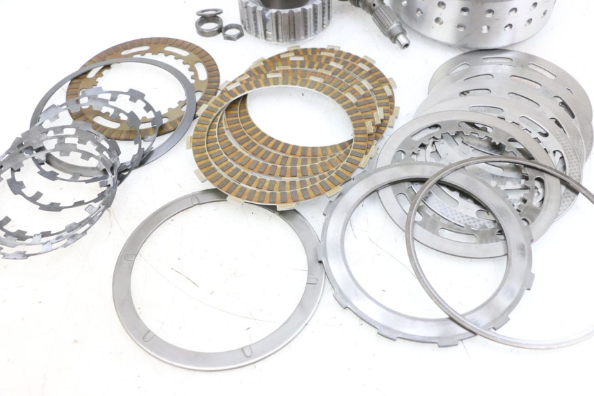 photo de FRIZIONE SUZUKI BURGMAN EXECUTIVE ABS 650 (2006 - 2012) - Caratteristiche distintive